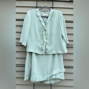 Danny & Nicole 14petite light green 2 piece suit